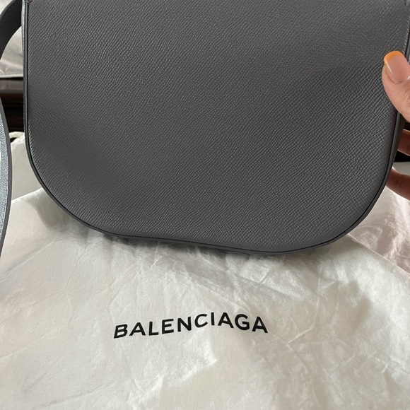 ***SOLD***Balenciaga crossbody bag - Picture 4 of 8